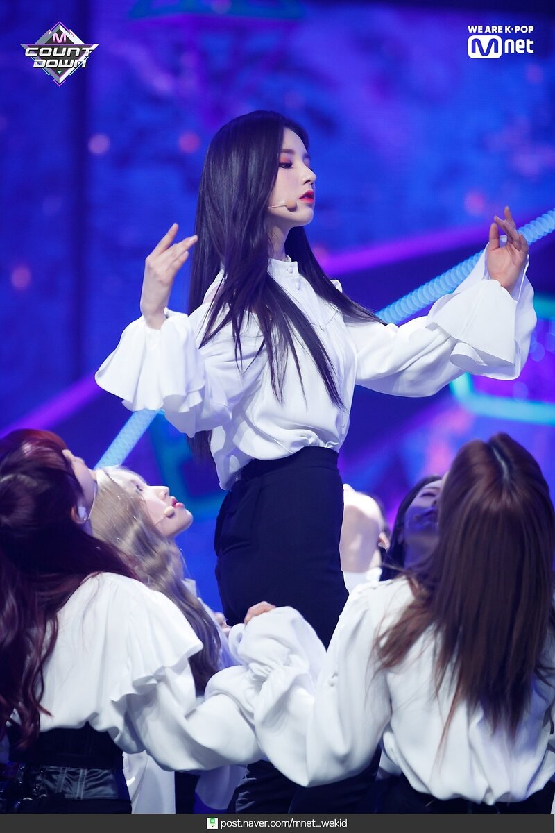 190221 LOONA - 'Butterfly' at M COUNTDOWN documents 12