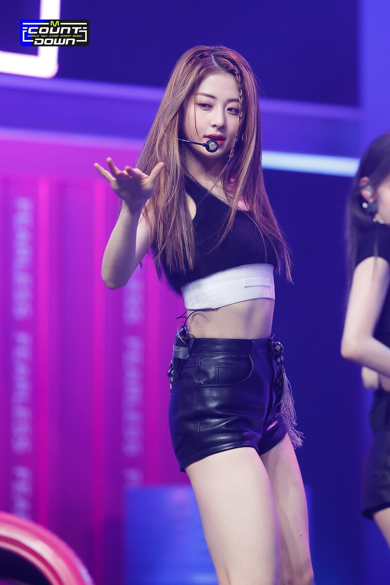 220505 LE SSERAFIM's Yun Jin - 'Fearless' and 'Blue Flame' at M Countdown documents 7