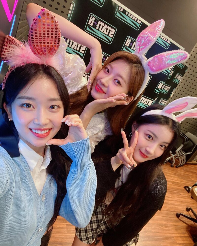 220629 StationZ89.1 Instagram Update - Sumin's STAYZ w/ Guests Sihyeon of EVERGLOW and Yeju of ICHILLIN documents 6