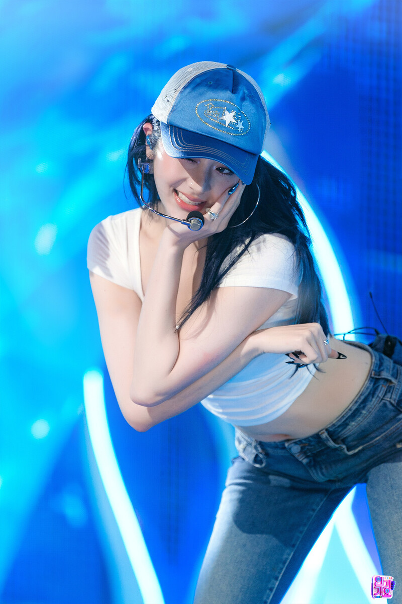 240901 LE SSERAFIM Yunjin - 'Crazy' at Inkigayo documents 2