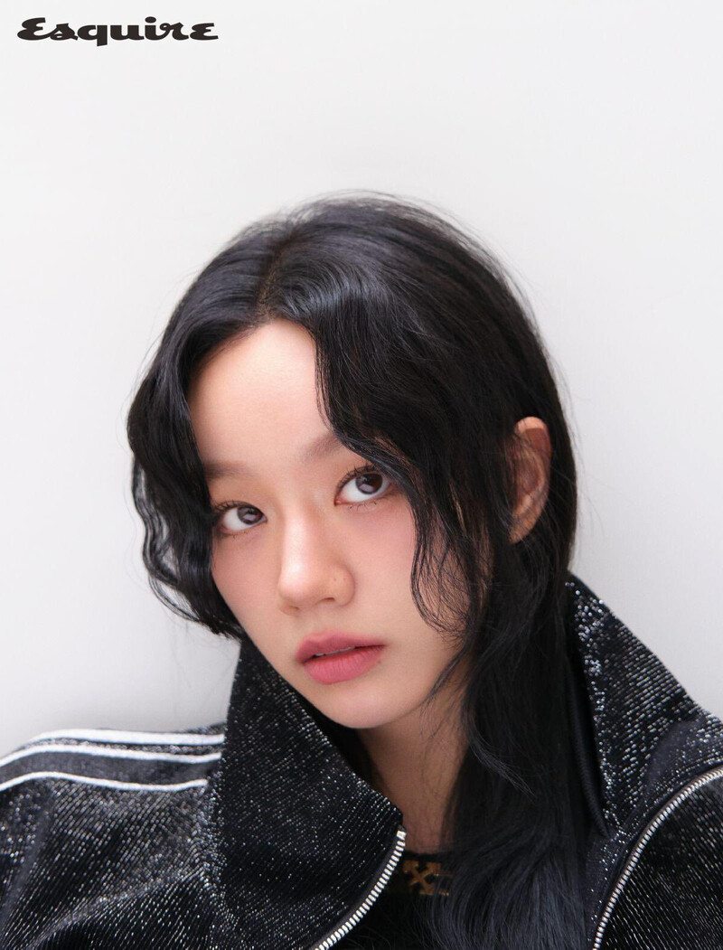 Hyeri for Esquire Korea - September 2024 Issue documents 1