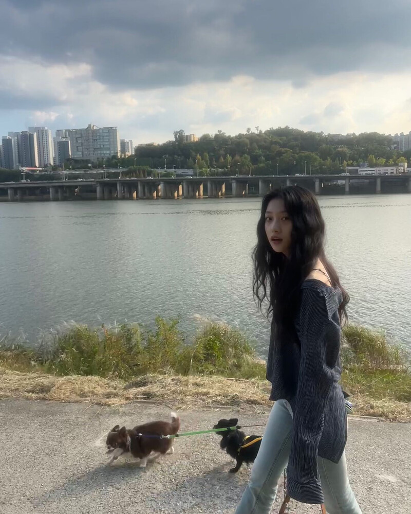 241001 fromis_9 Seoyeon Instagram Update documents 4