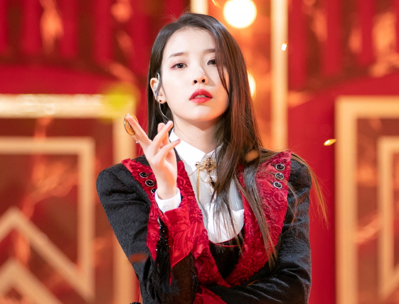 210328 IU - 'Coin' + 'LILAC' at Inkigayo documents 8