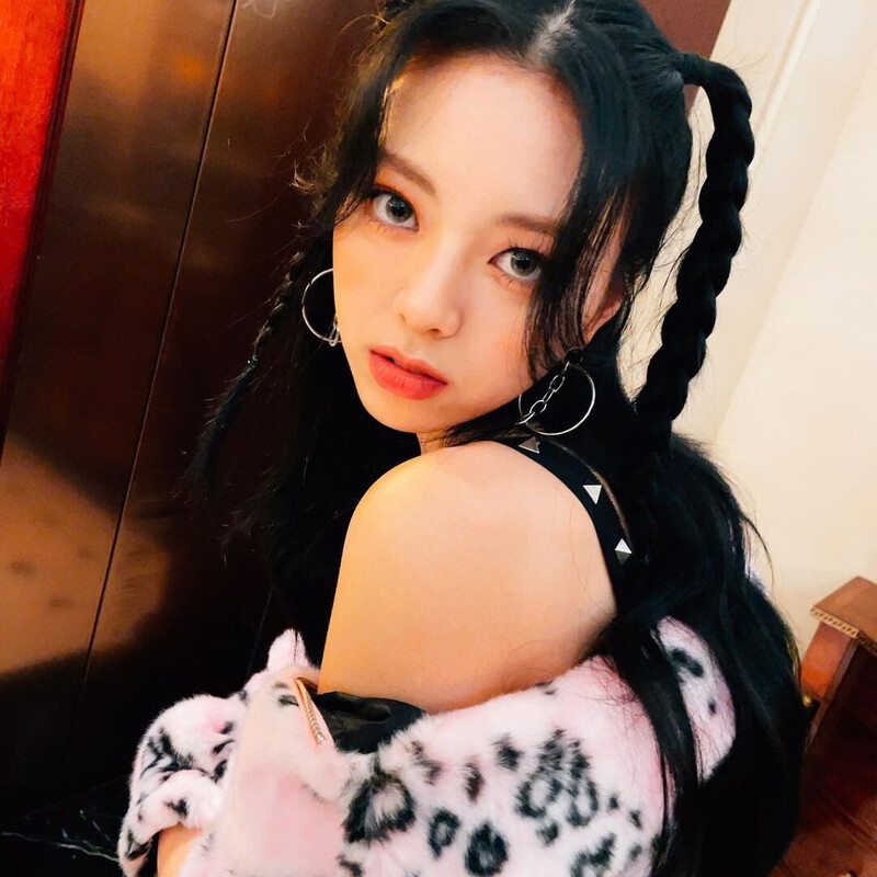 210912 ITZY Instagram Update - Yuna documents 5