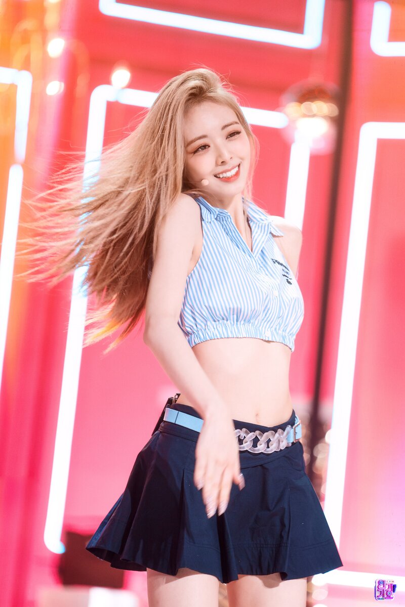 220717 ITZY Yuna - Sneakers at SBS Inkigayo documents 22