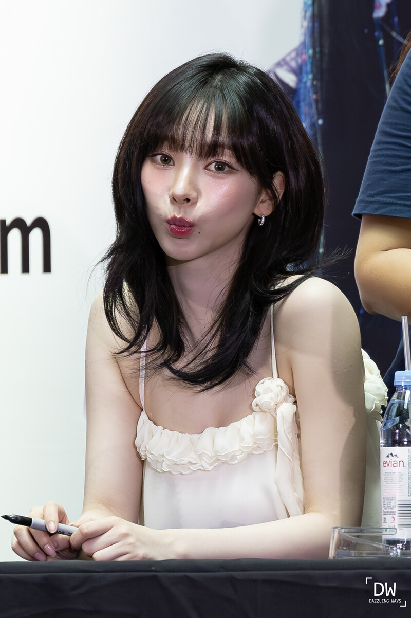 240721 aespa Karina - Fansign Event in Singapore documents 8