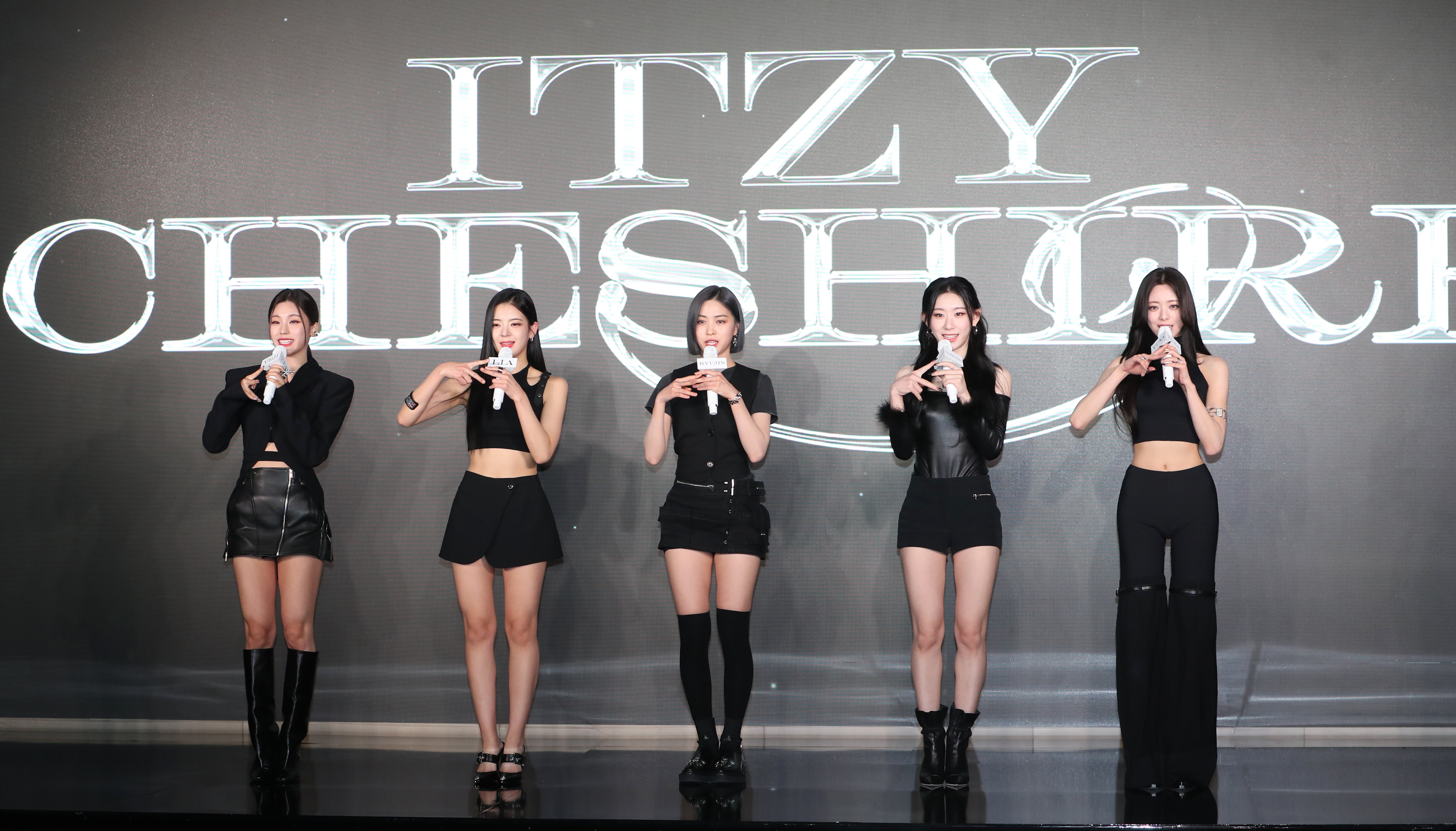 221125 ITZY 6th Mini Album 'CHESHIRE' Media Showcase