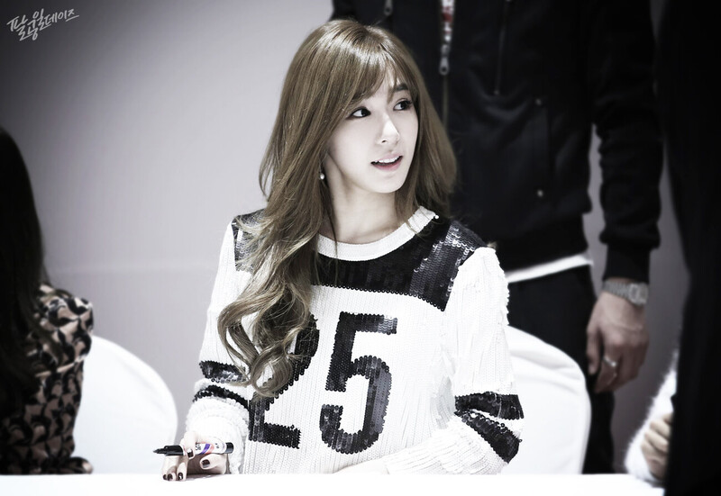 141127 Girls' Generation Tiffany at Lotte Fansign documents 4