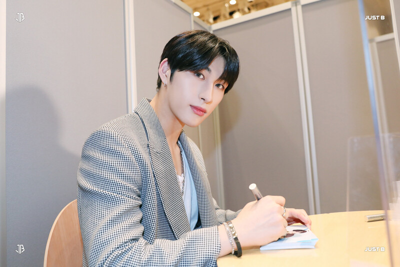 20220902 - Weverse - Japan FAN-SIGNING&FESTIVAL Behind-the-scenes documents 1