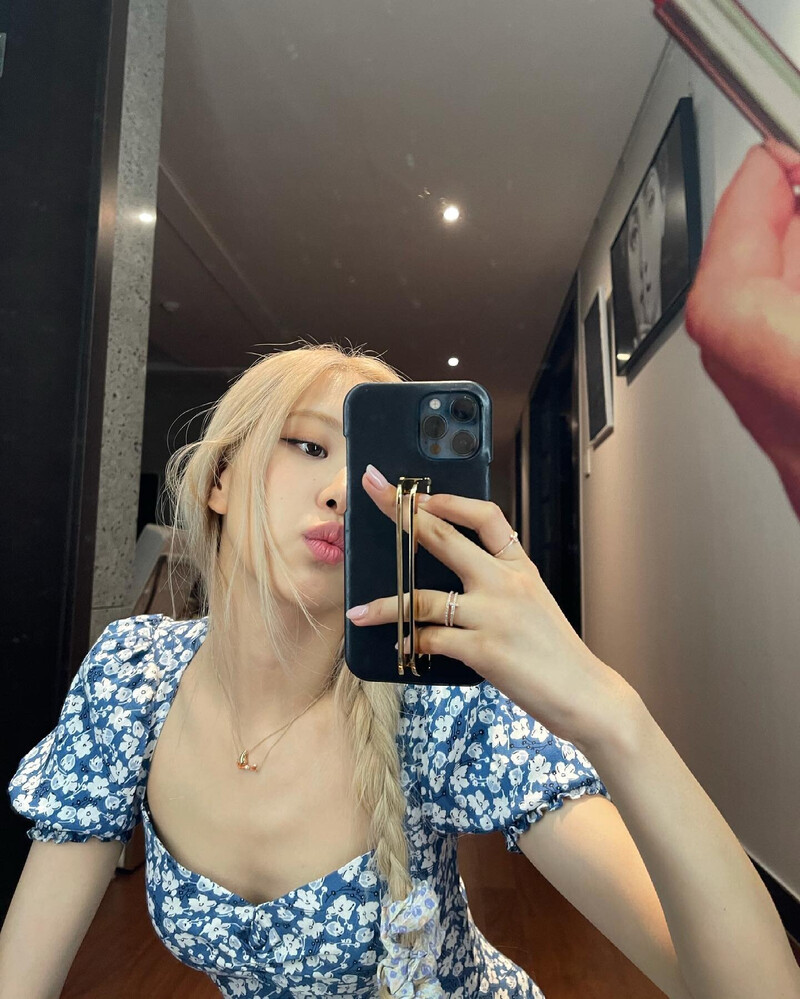 210628 - ROSÉ Instagram Update documents 5