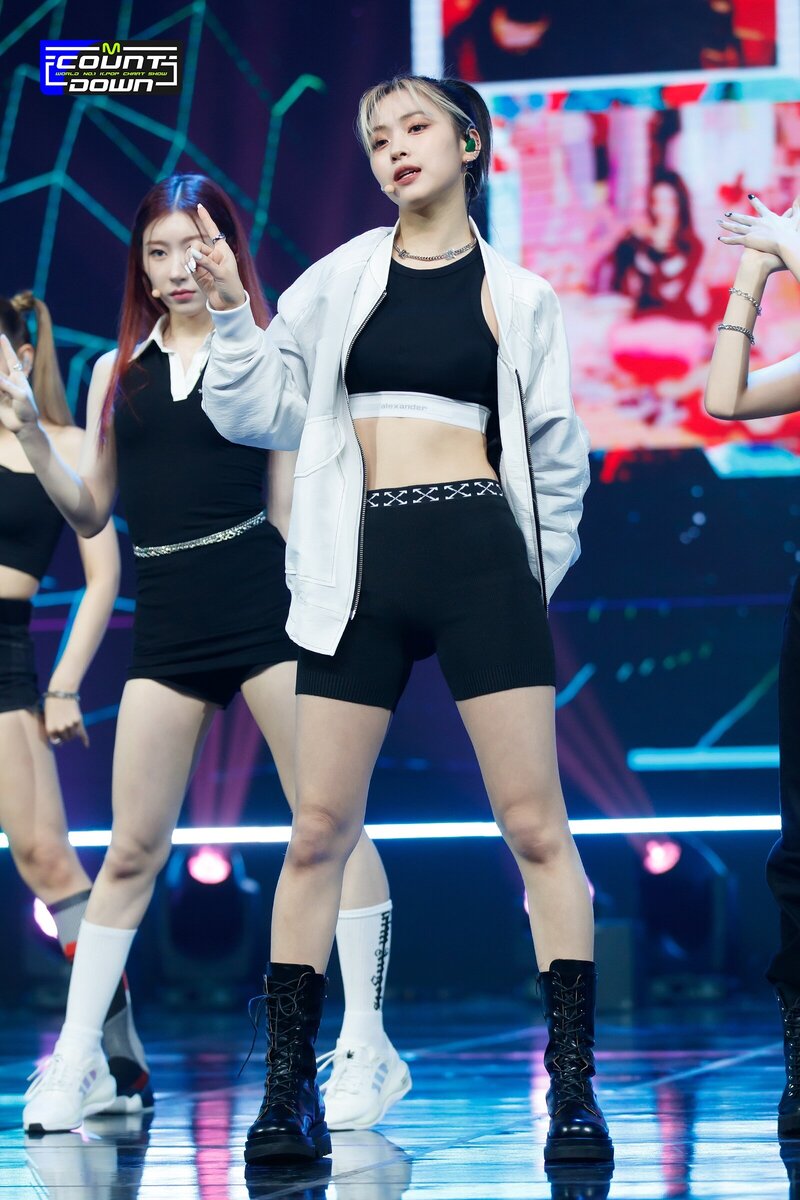 211014 ITZY - 'SWIPE' at M Countdown documents 2