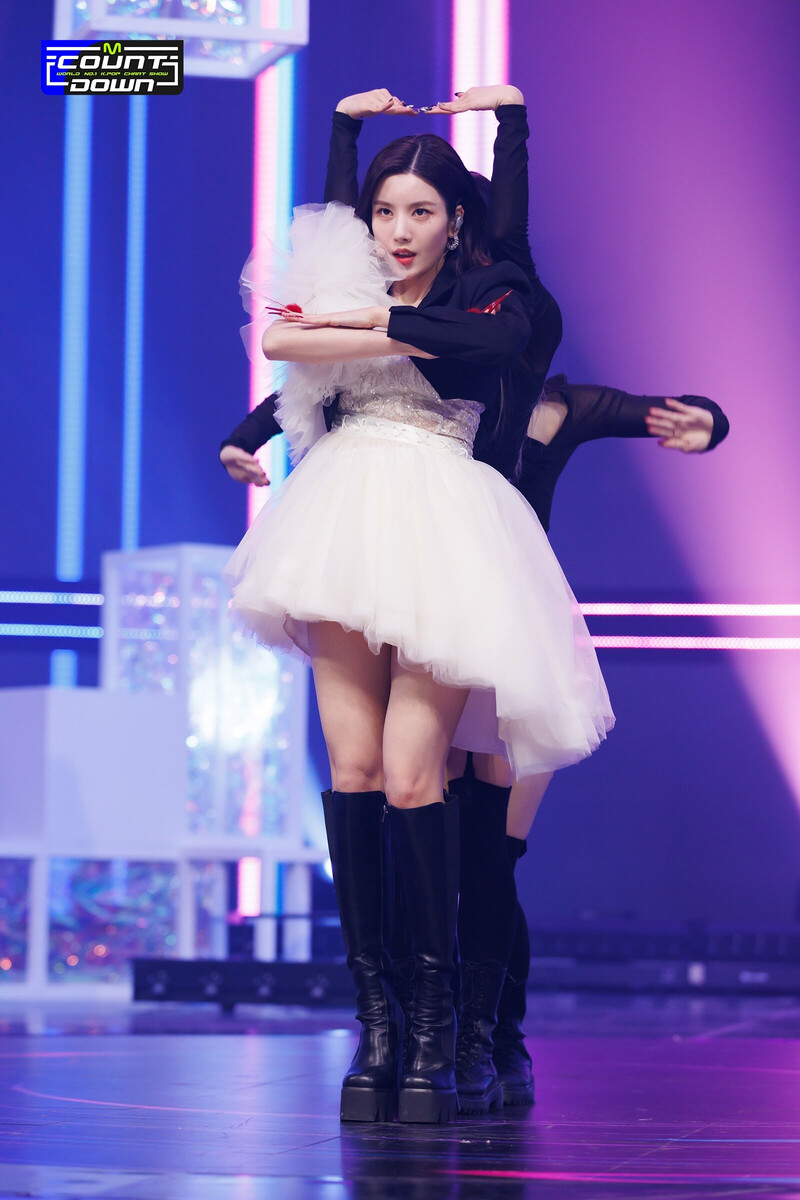 220407 Kwon Eunbi 'GLITCH' at M Countdown documents 14