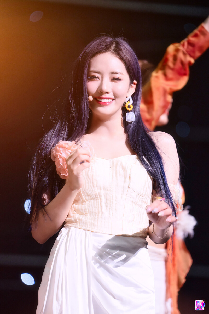 220710 fromis_9 Jiwon - 'Stay This Way' at Inkigayo documents 3