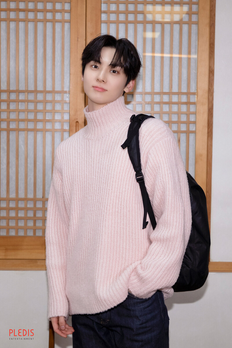 230504 Hwang Minhyun Weverse Update -‘What’s in My Bag’ Photo Sketch documents 5