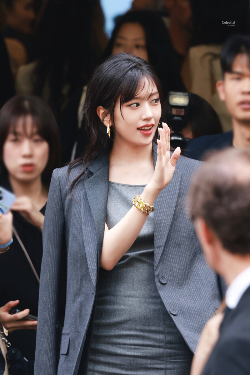 230920 An Yujin at the Milan Fashion Week for Fendi SS24 documents 4