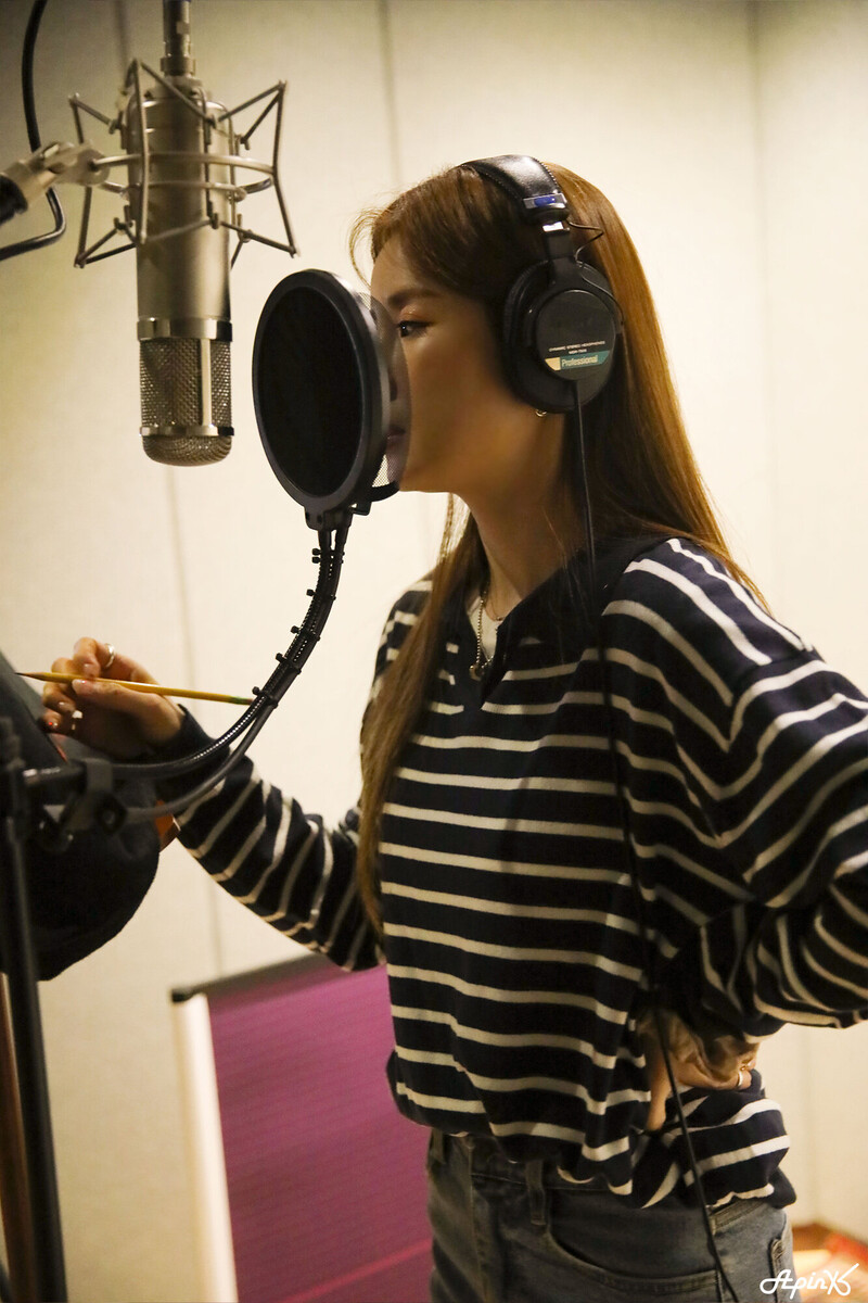 220420 IST Naver post - APINK 'I want you to be happy' recording behind documents 29