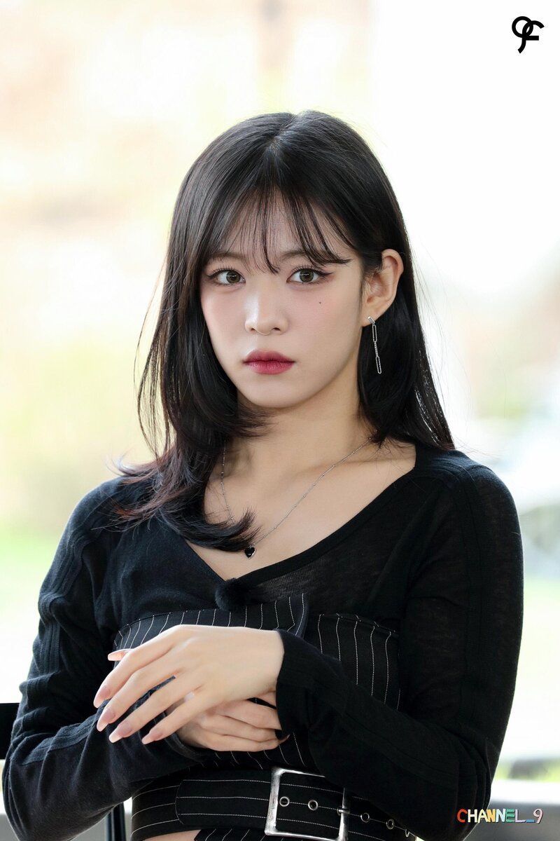 220602 fromis_9 Weverse - <CHANNEL_9> EP32-34 Behind Photo Sketch documents 10
