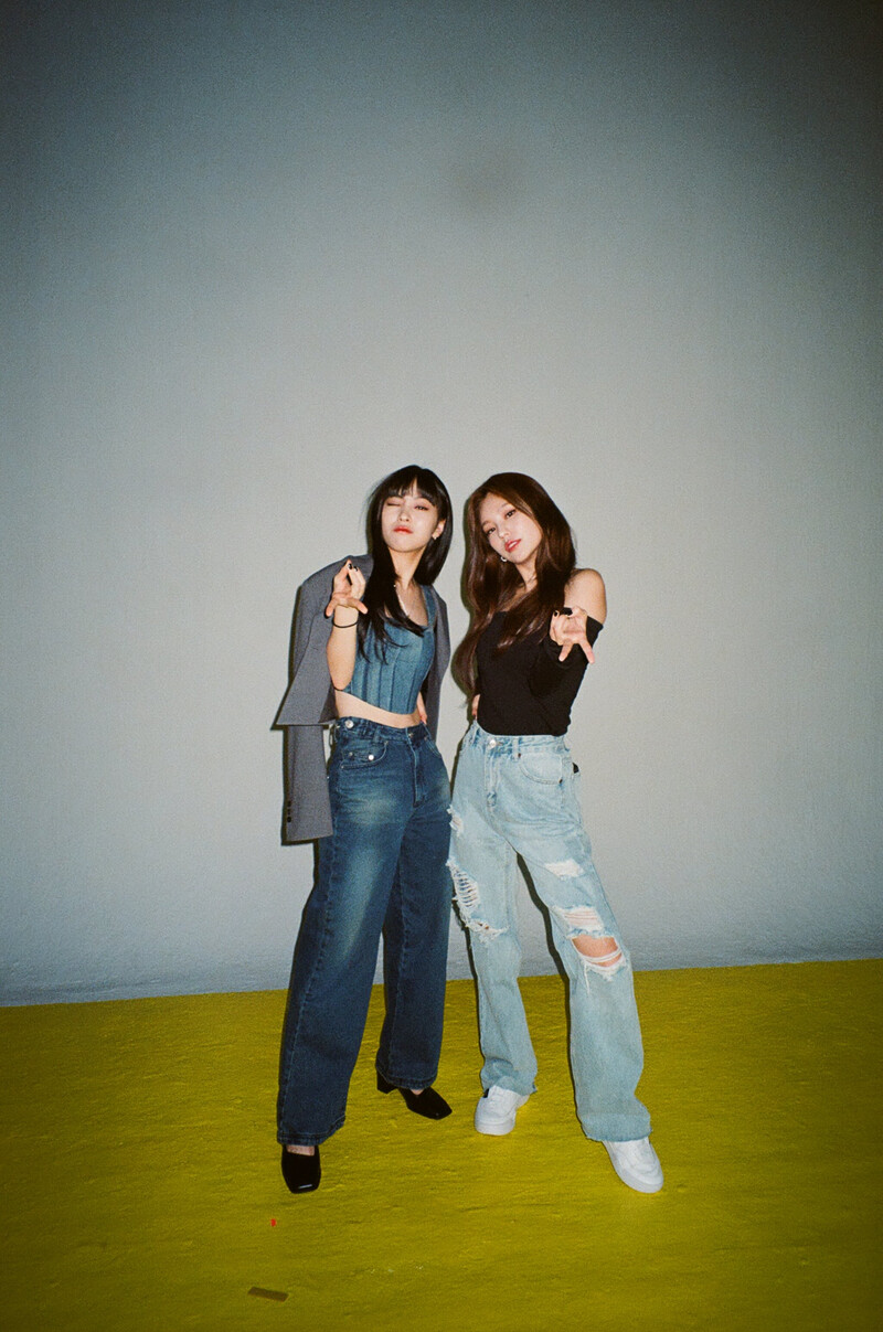 220630 M2 Twitter Update - ITZY Ryujin & Yeji June M2 Film Camera Photos for [MIX & MAX] 'Break My Heart Myself' Performance documents 6