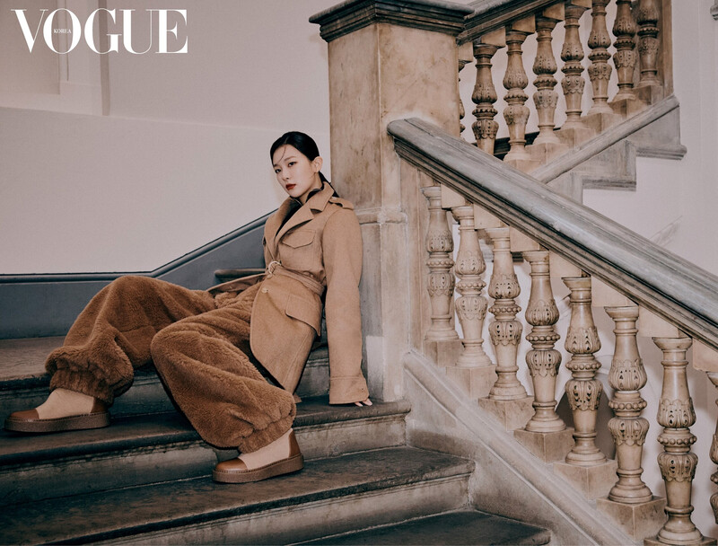 RED VELVET SEULGI for VOGUE Korea October Issue 2022 documents 2