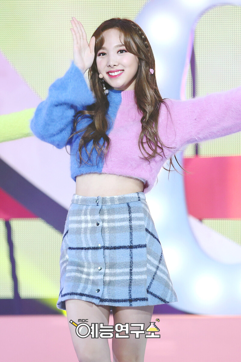 171216 TWICE Nayeon - 'Heart Shaker' & 'Merry & Happy' at Music Core documents 1