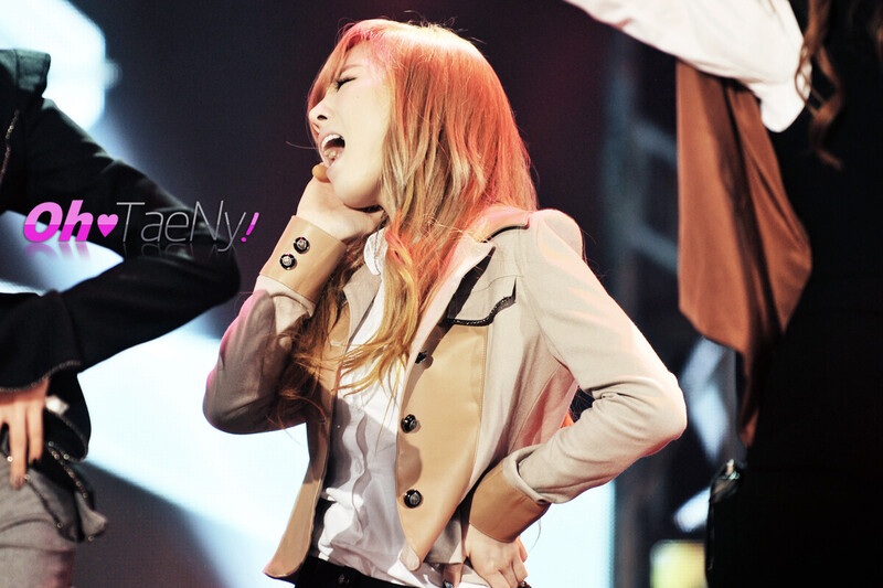 111106 Girls' Generation Taeyeon at Love Sharing Concert documents 5