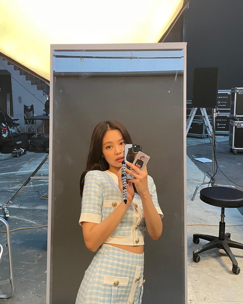 210812 - JENNIE Instagram Update documents 4