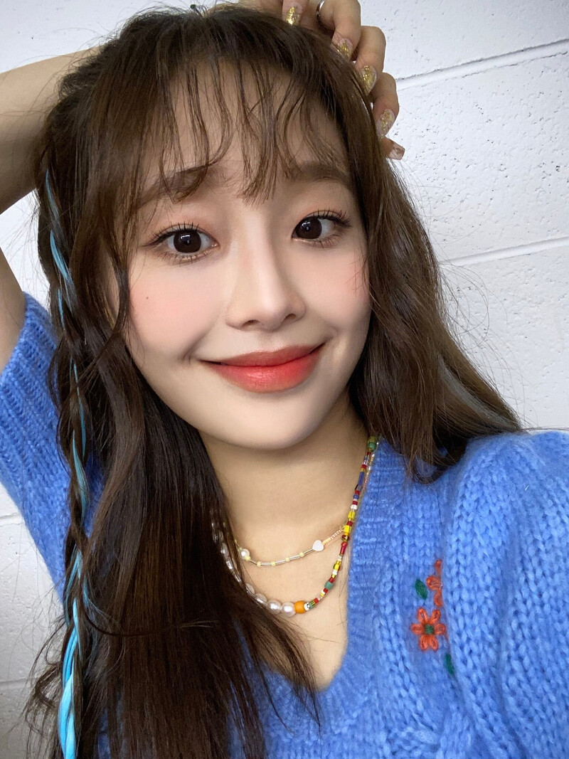 210914 LOONA Twitter Update - Chuu documents 1