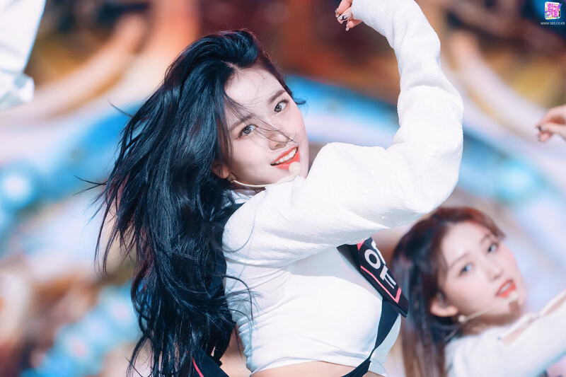 211212 IVE Yujin - "ELEVEN" at Inkigayo documents 18