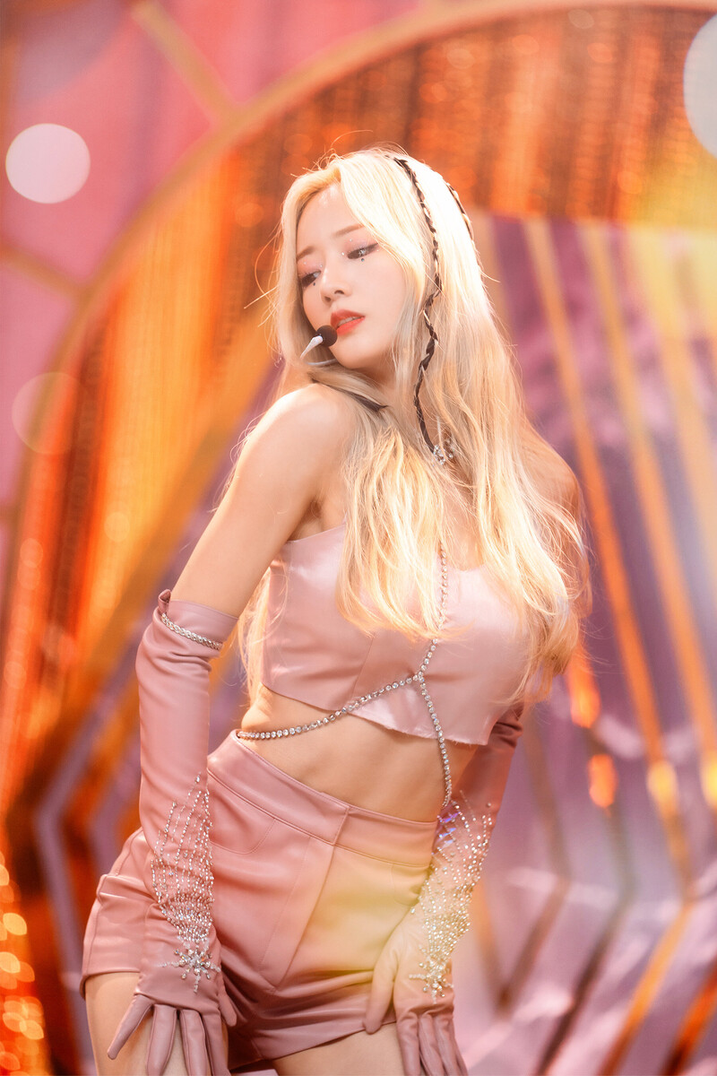 220220 Apink Bomi - 'Dilemma' at Inkigayo documents 12