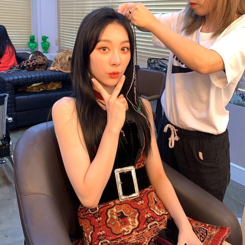 221110 BVNDIT Yiyeon Instagram Update documents 2