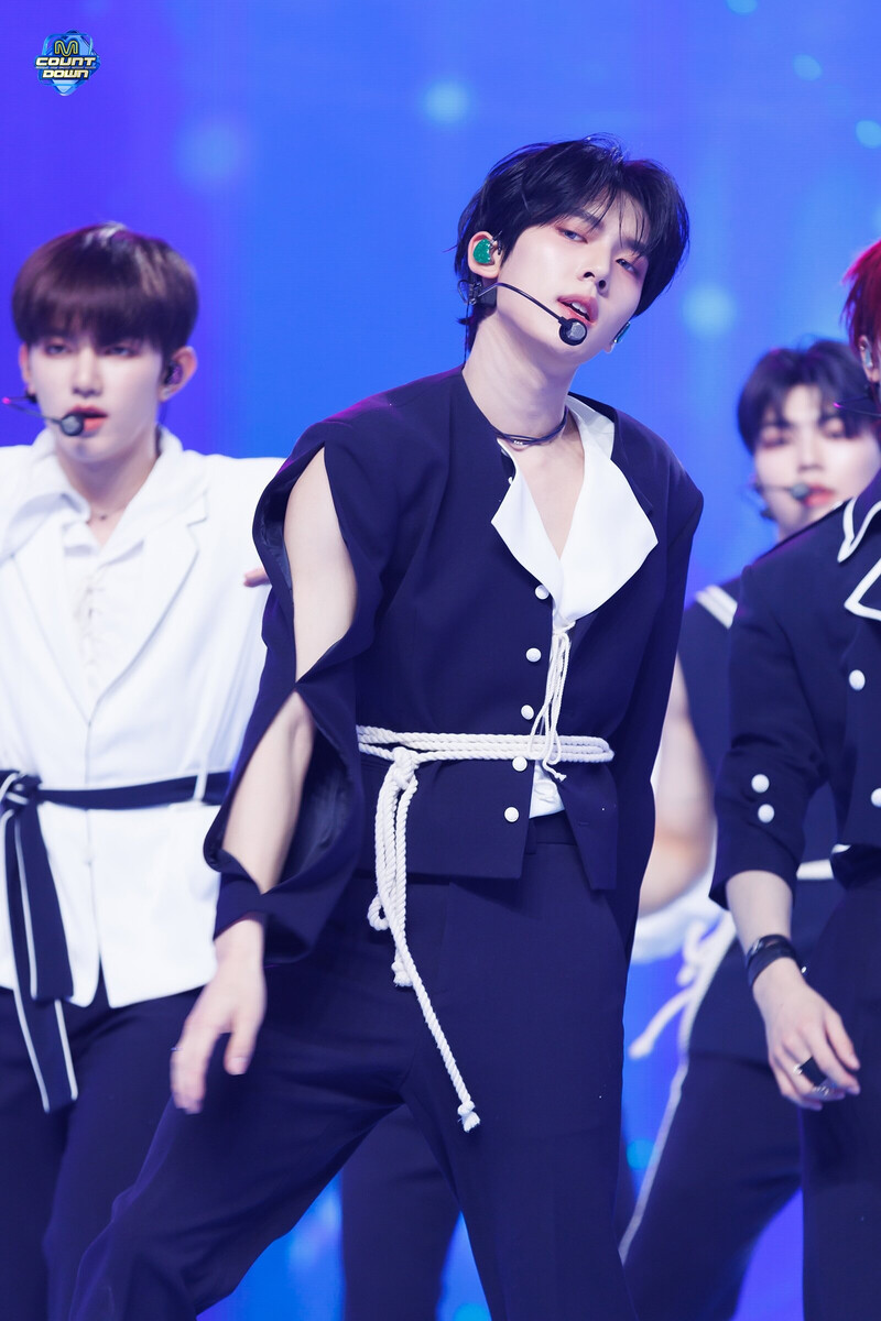 240425 ZEROBASEONE Yu Jin - 'SWEAT' at M Countdown documents 3