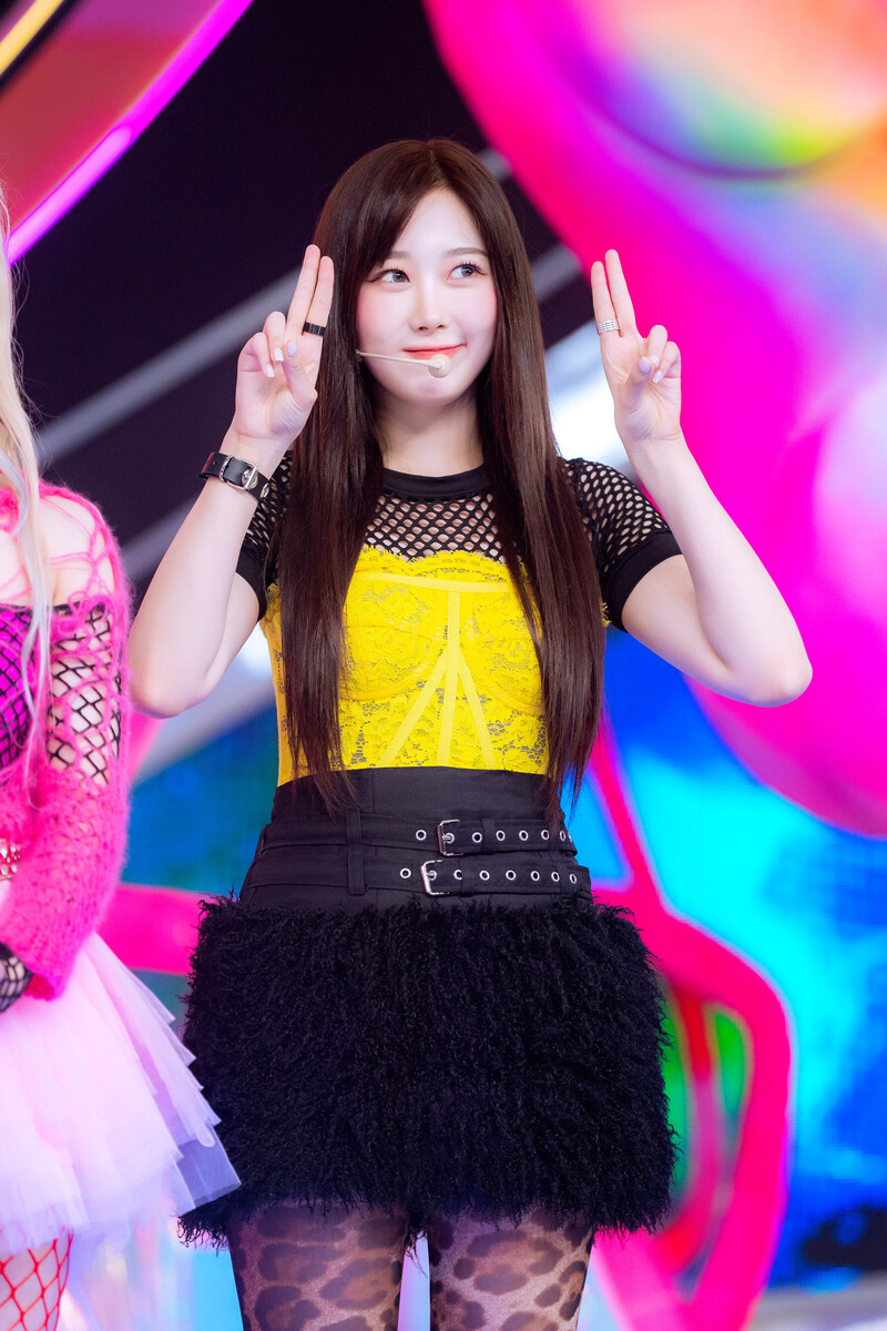 240519 aespa Giselle - 'Supernova' at Inkigayo documents 4