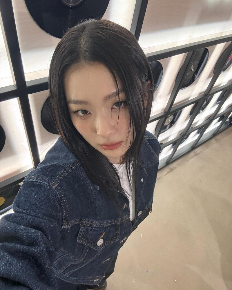 240829 - SEULGI Instagram Update documents 8