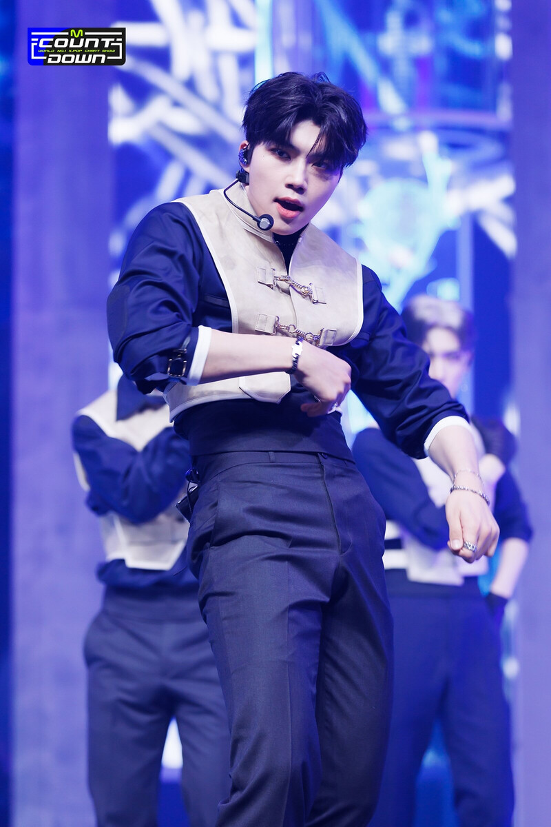 231109 ZEROBASEONE Gunwook - "Crush" and "Melting Point" at M Countdown documents 7