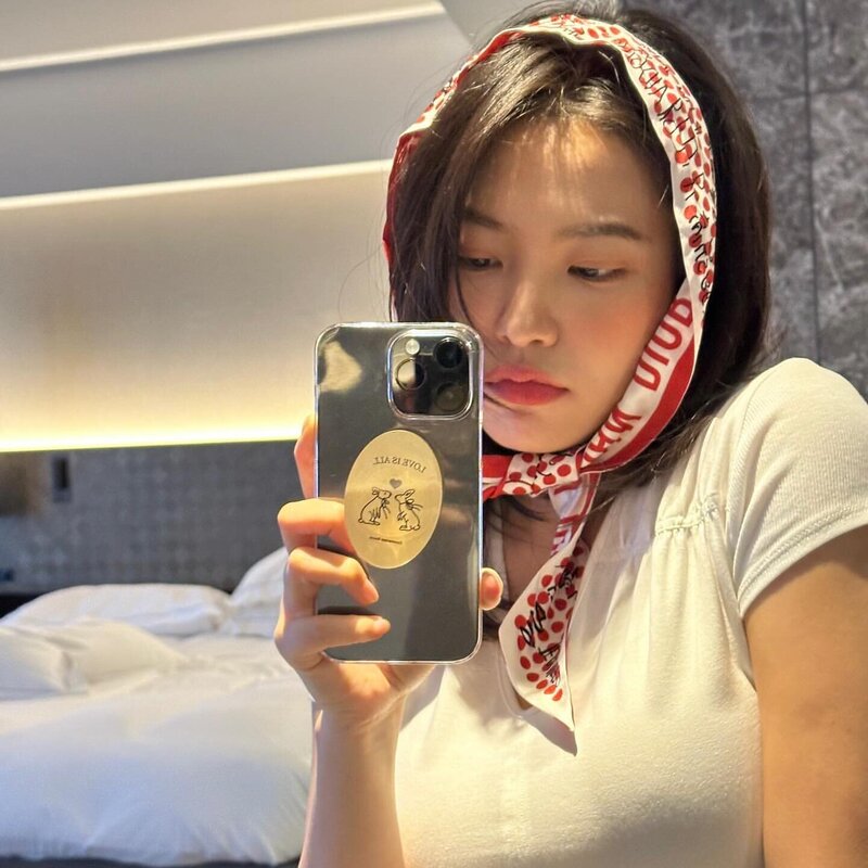 240223 Red Velvet Yeri Instagram Update documents 7