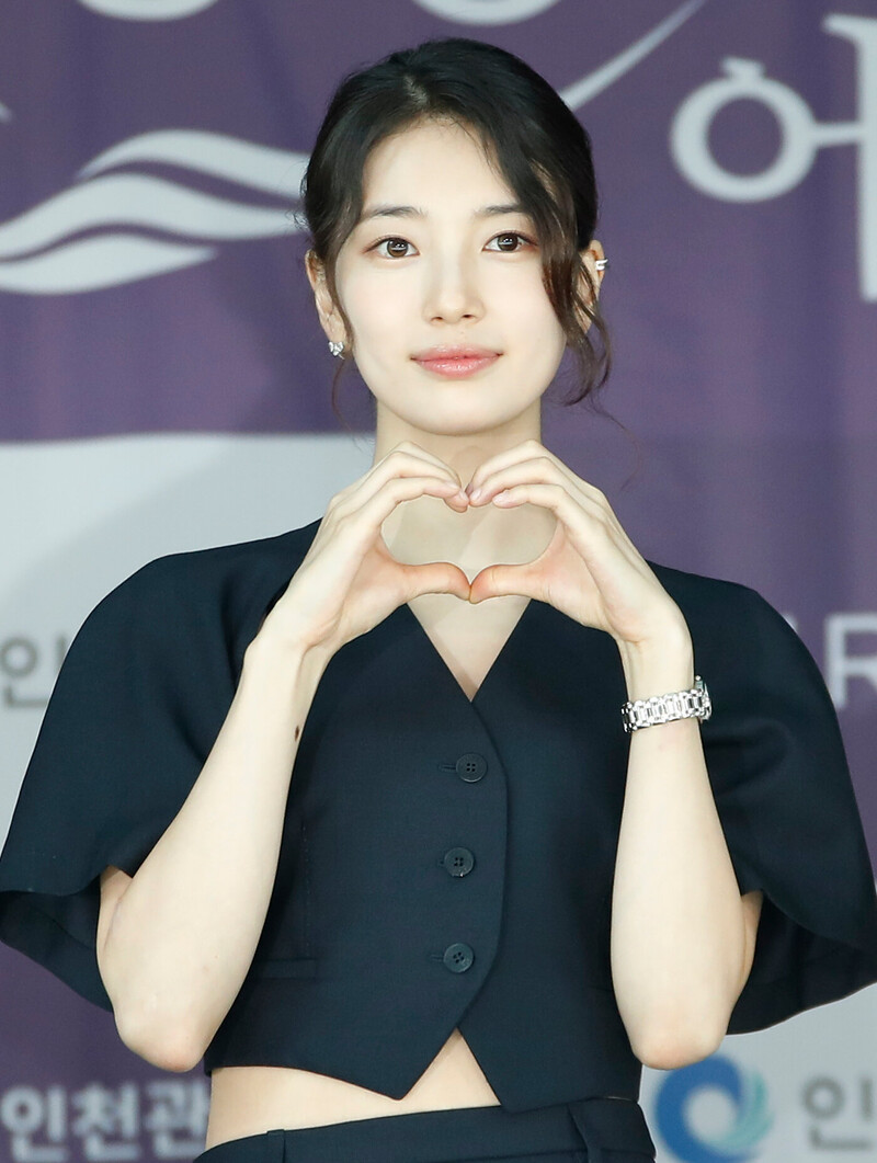 240625 Suzy - 25th Blue Dragon Series Awards Handprinting Event documents 5