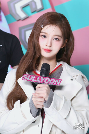 241116 SULLYOON as MC at Show! Music Core