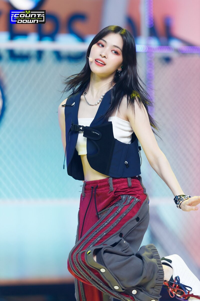 220721 ITZY Ryujin - 'SNEAKERS' at M Countdown documents 11