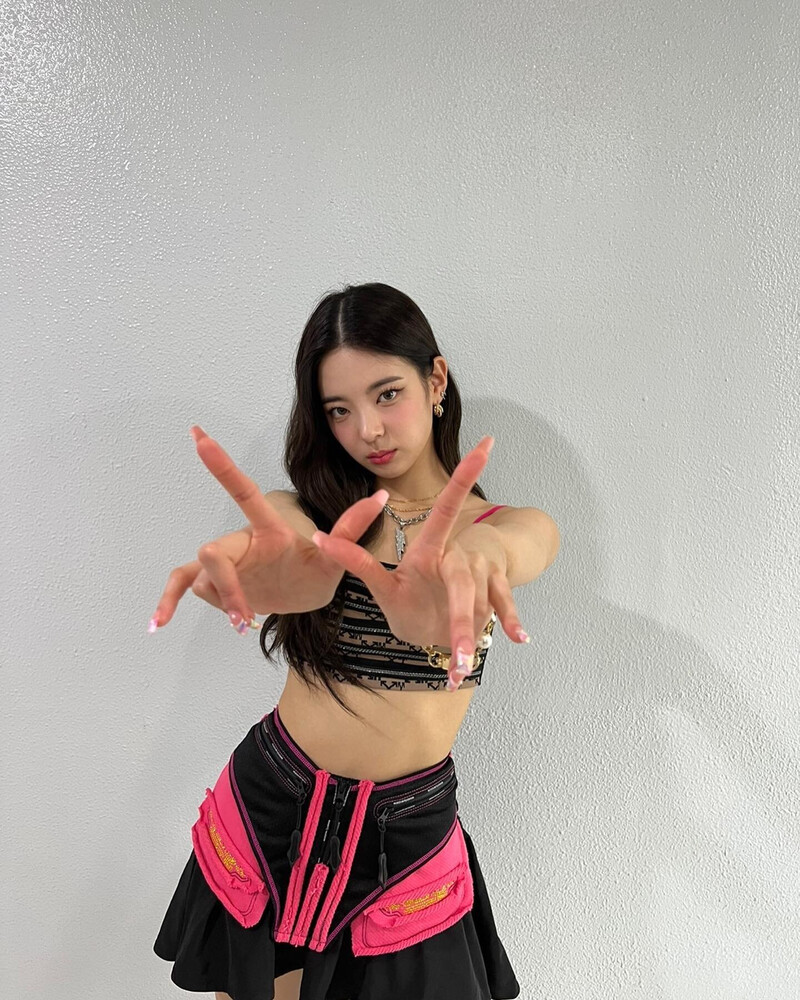 220805 ITZY Instagram Update - Lia documents 3