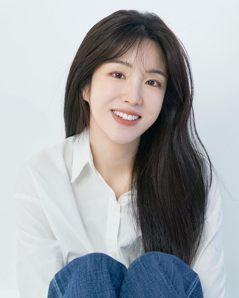 Laboum Jinyea Lee Woo Jeong 2022 Photoshoot documents 1