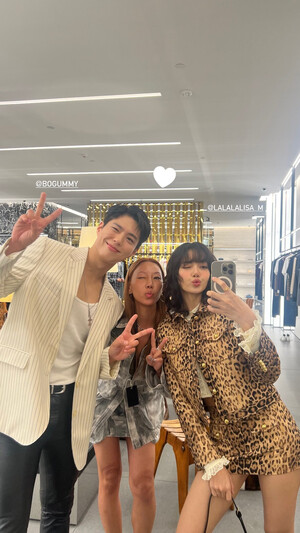 231219 - Nanist Instagram Story Update with LISA n Park Bo Gum