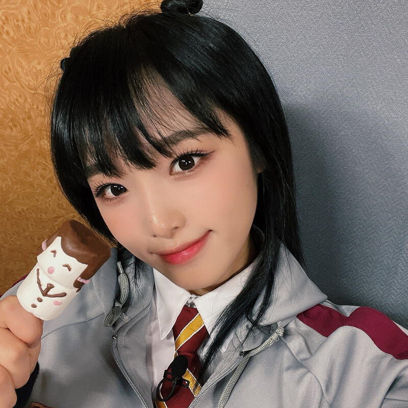 210319 IZ*ONE Twitter Update - Yena with Lee Eunjae, BIBI, Park Ji Yoon & Jang Doyeon documents 3