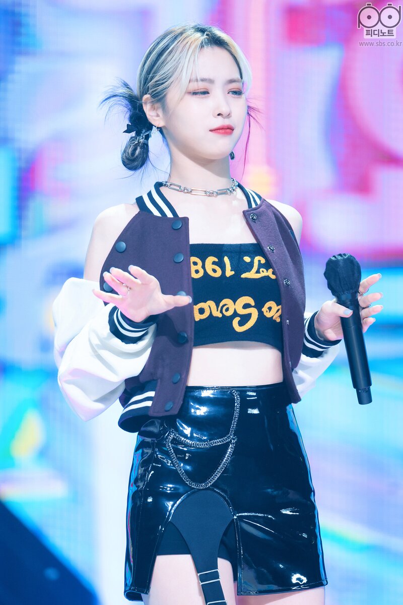 211010 ITZY - #1 Encore Stage at Inkigayo documents 10