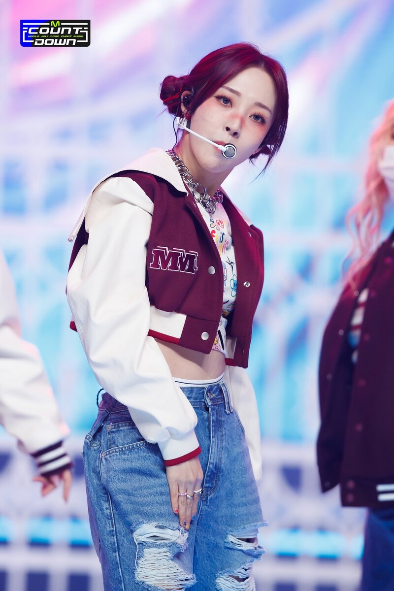 220120 Moon Byul - 'LUNATIC' at M COUNTDOWN documents 28
