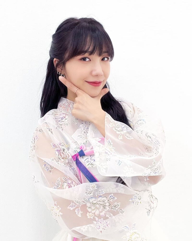 220419 APINK instagram update with EUNJI - 11th Anniversary Celebrations documents 2