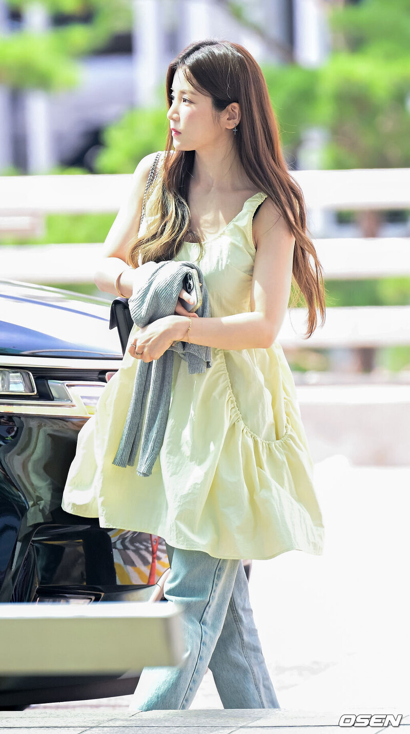 240719 Apink CHORONG at Incheon International Airport leaving for 'One Tone Concert' in Taiwan documents 8