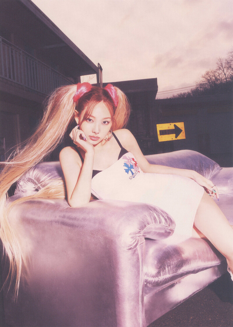 NAYEON 2nd Mini Album 'NA'  SCAN Photobook documents 6