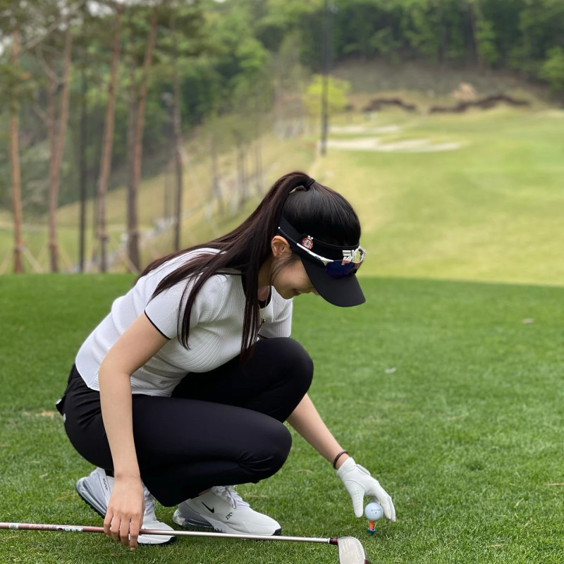210428 Berry Good Johyun Golfing Instagram Update documents 7