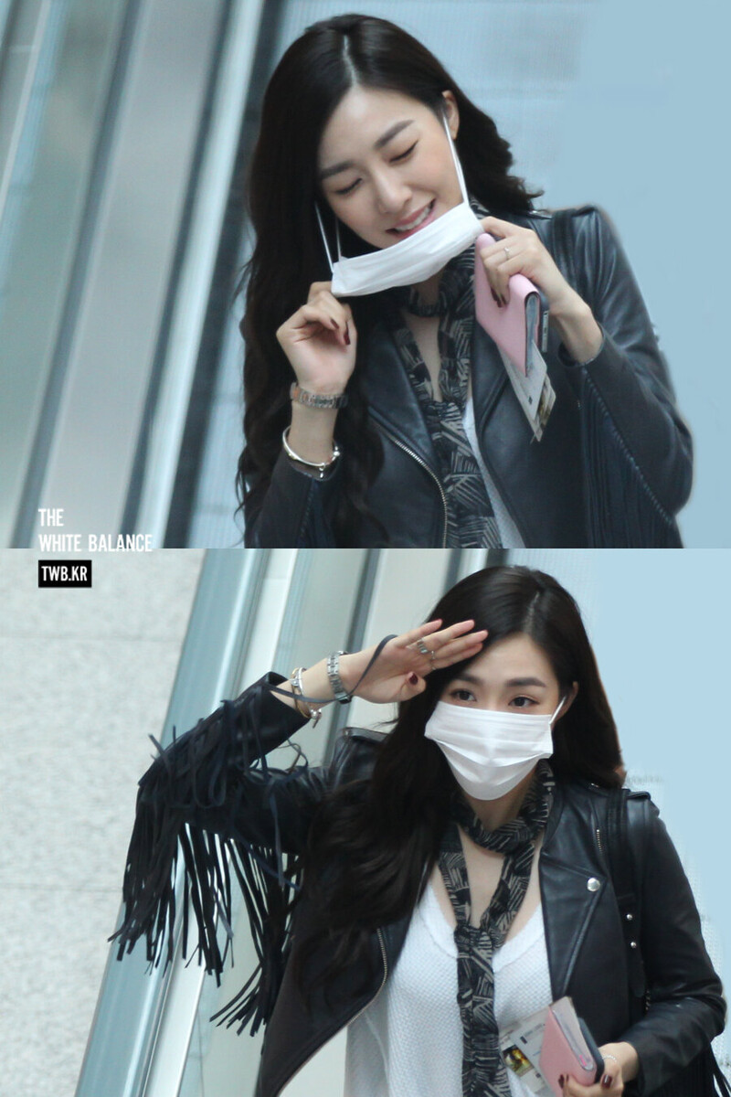 150610 Girls' Generation Tiffany at Incheon Airport documents 6