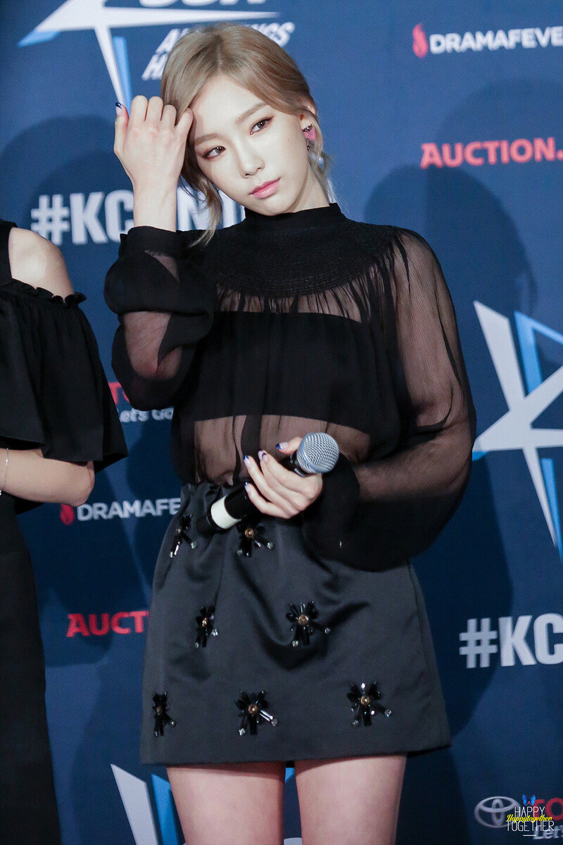 160731 Girls' Generation Taeyeon at KCON in LA documents 8